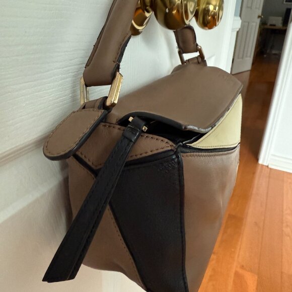 LOEWE PUZZLE - SIZE SMALL - LEATHER - VERY GOOD PRE-LOVED CONDITION - Picture 4 of 16